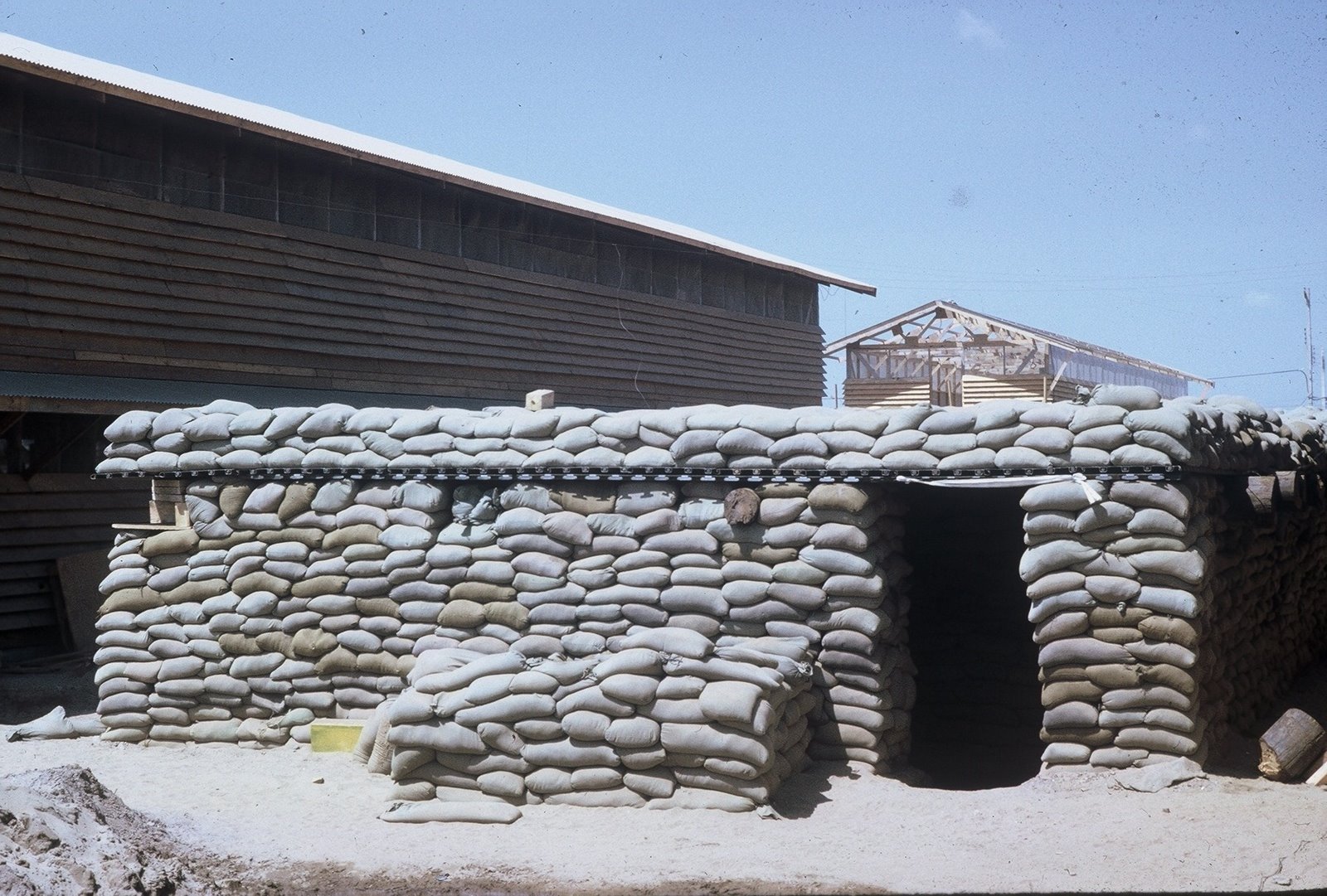 how-to-use-sandbags-to-stop-water-or-bullets-the-prepper-journal