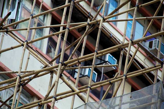 Bamboo: Scourge Or Smart Prepper Resource 2 Bamboo scaffolding allows you to build a framework that is light yet strong.